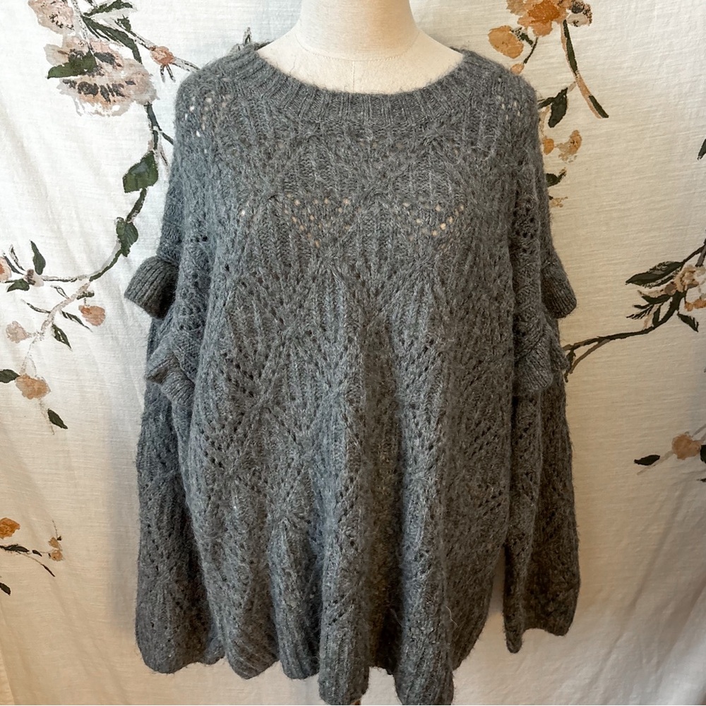 Old Navy Gray Knit Ruffle Sleeve Sweater